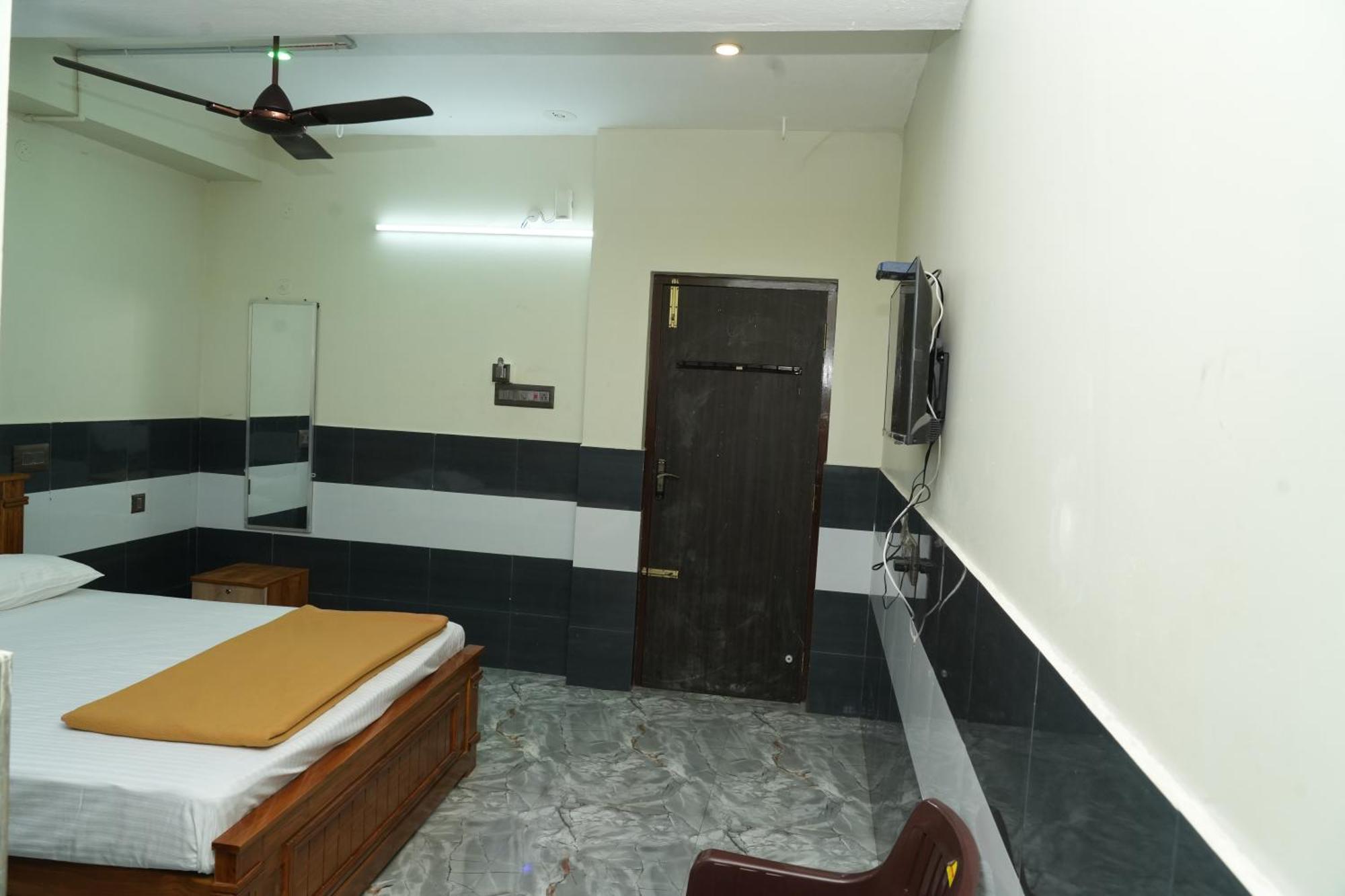 Hotel Rajali Residency Kulithalai Exteriér fotografie